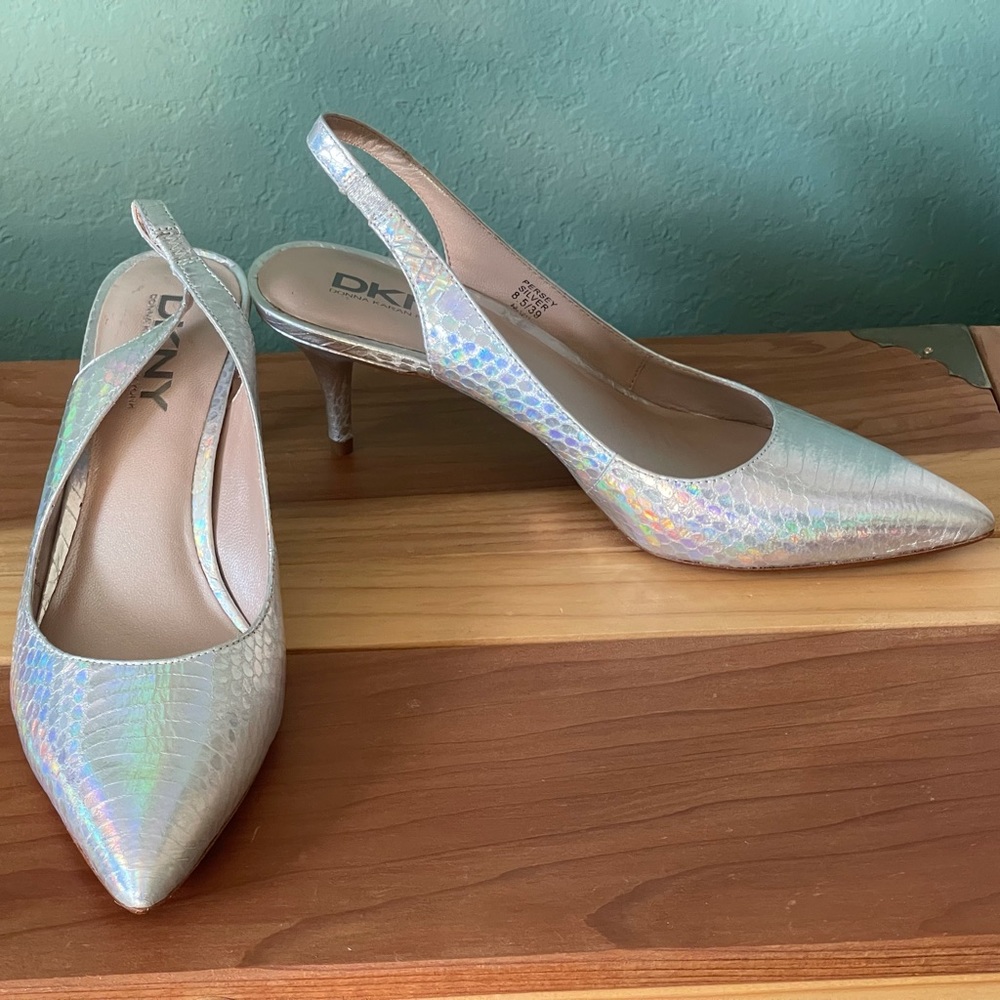 DKNY heels 2.5” Silver shimmers colorful Actual Size 7.5-8